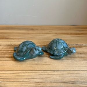 NIB Ceramic Sea Turtles Blueish Green Salt And Pepper Shakers